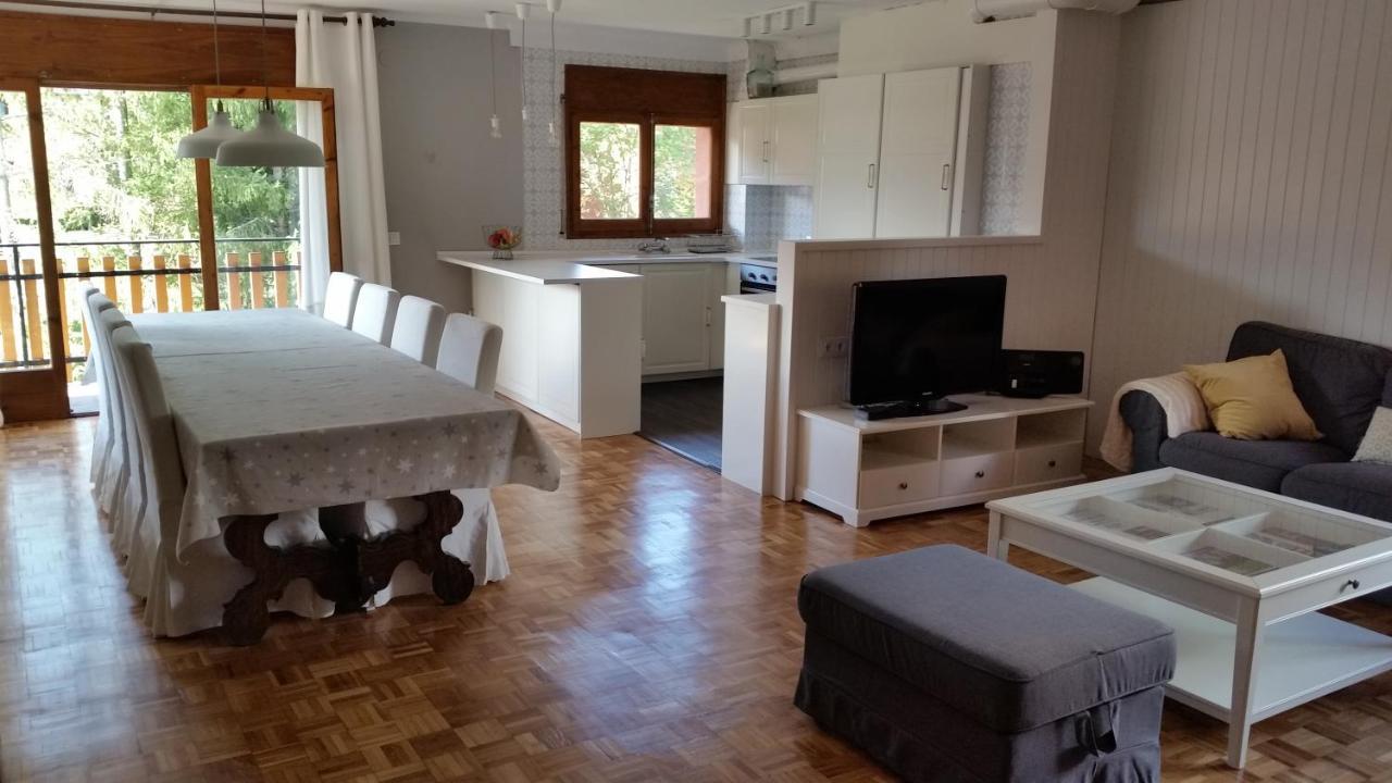 Amplio Apartamento Con Piscina En Llivia Bagian luar foto