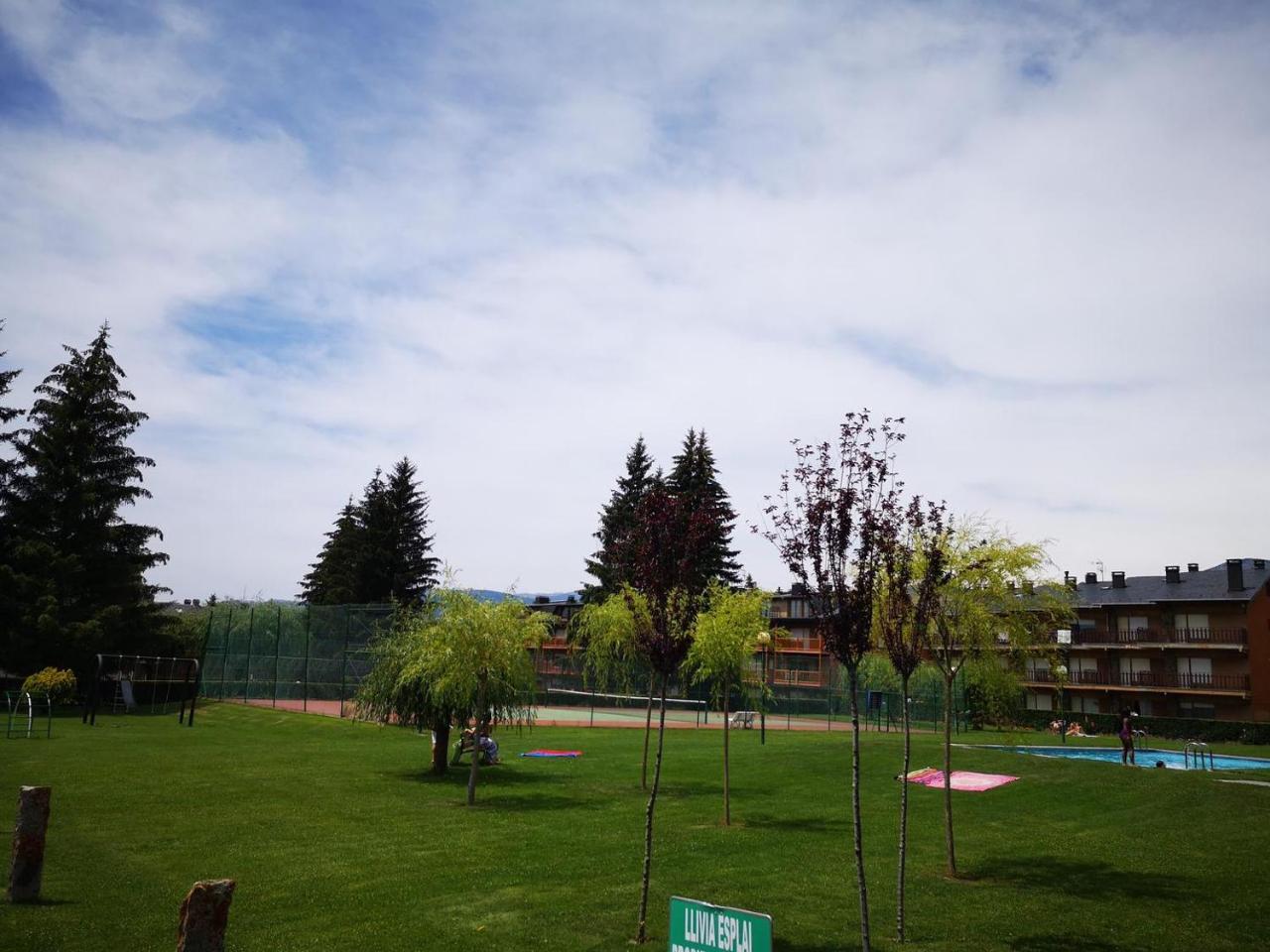Amplio Apartamento Con Piscina En Llivia Bagian luar foto