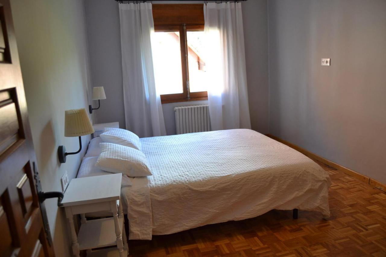 Amplio Apartamento Con Piscina En Llivia Bagian luar foto