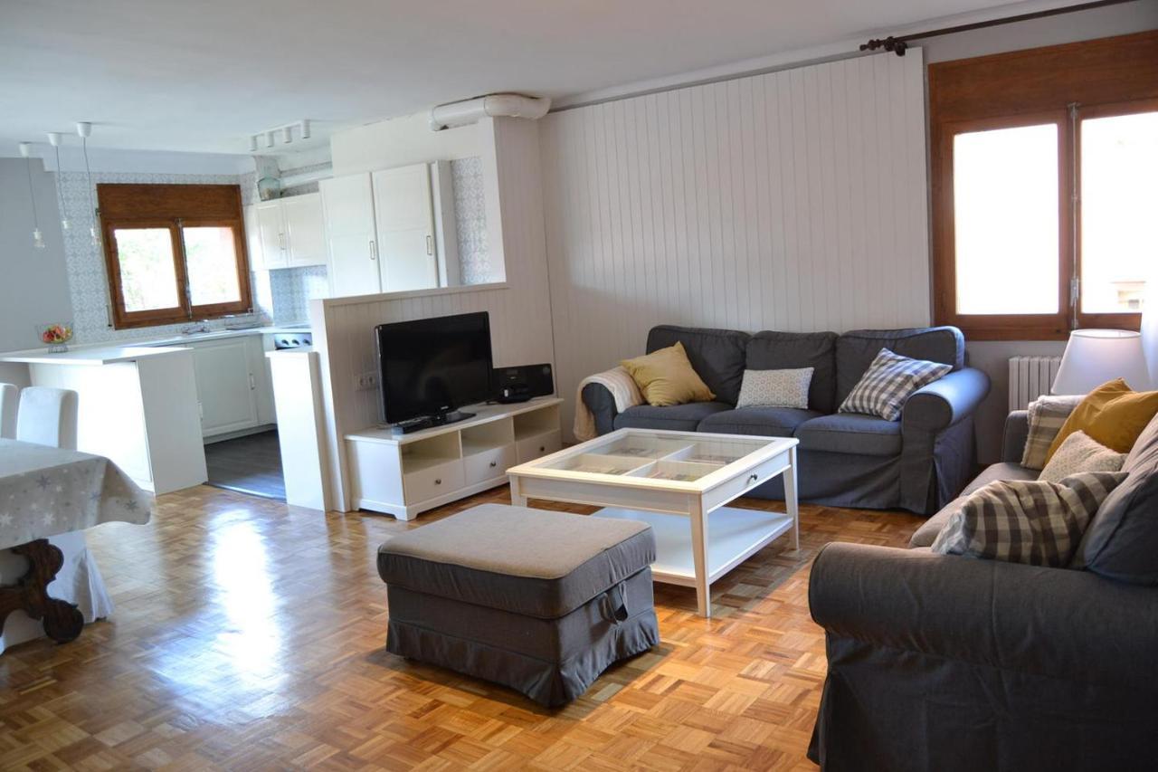 Amplio Apartamento Con Piscina En Llivia Bagian luar foto
